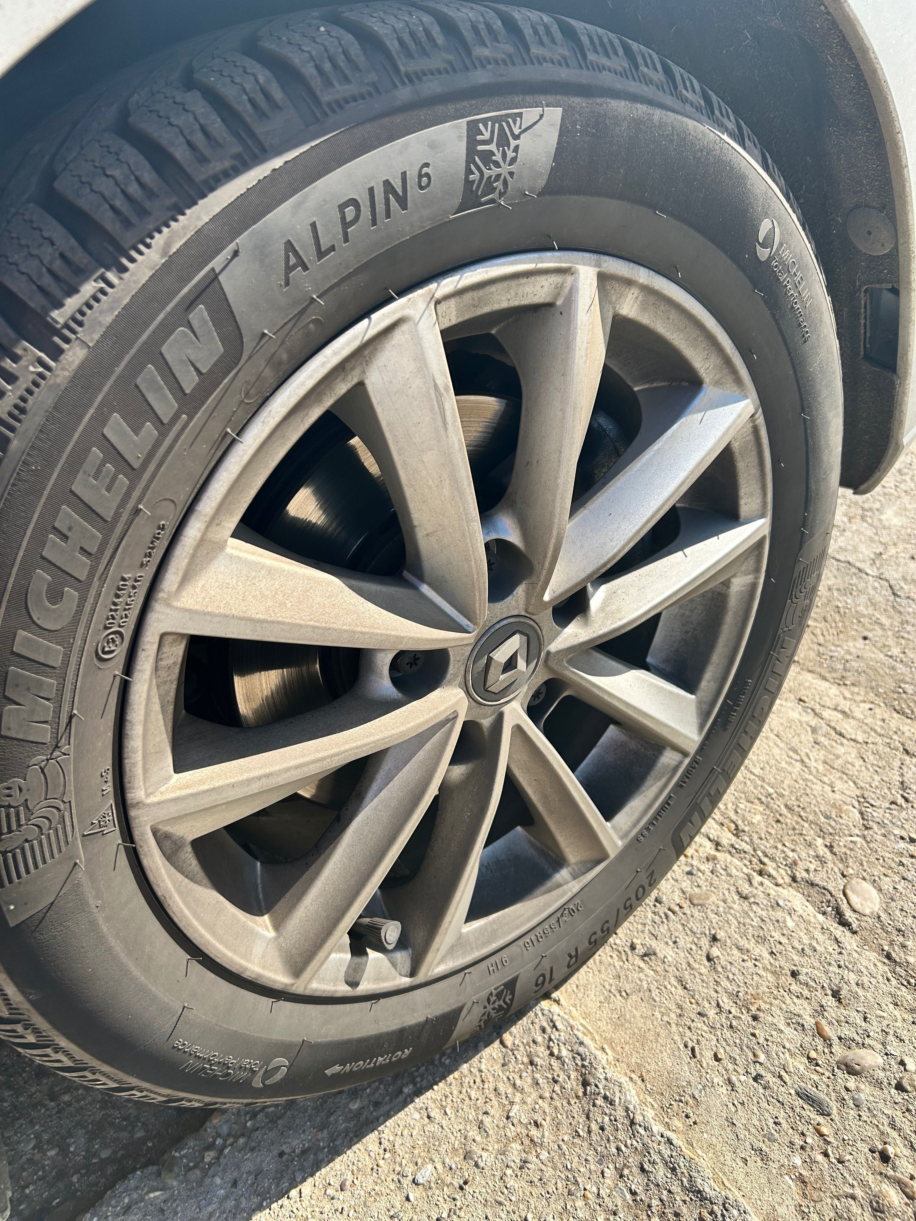 Vând anvelope de iarnă Michelin ALPIN 6