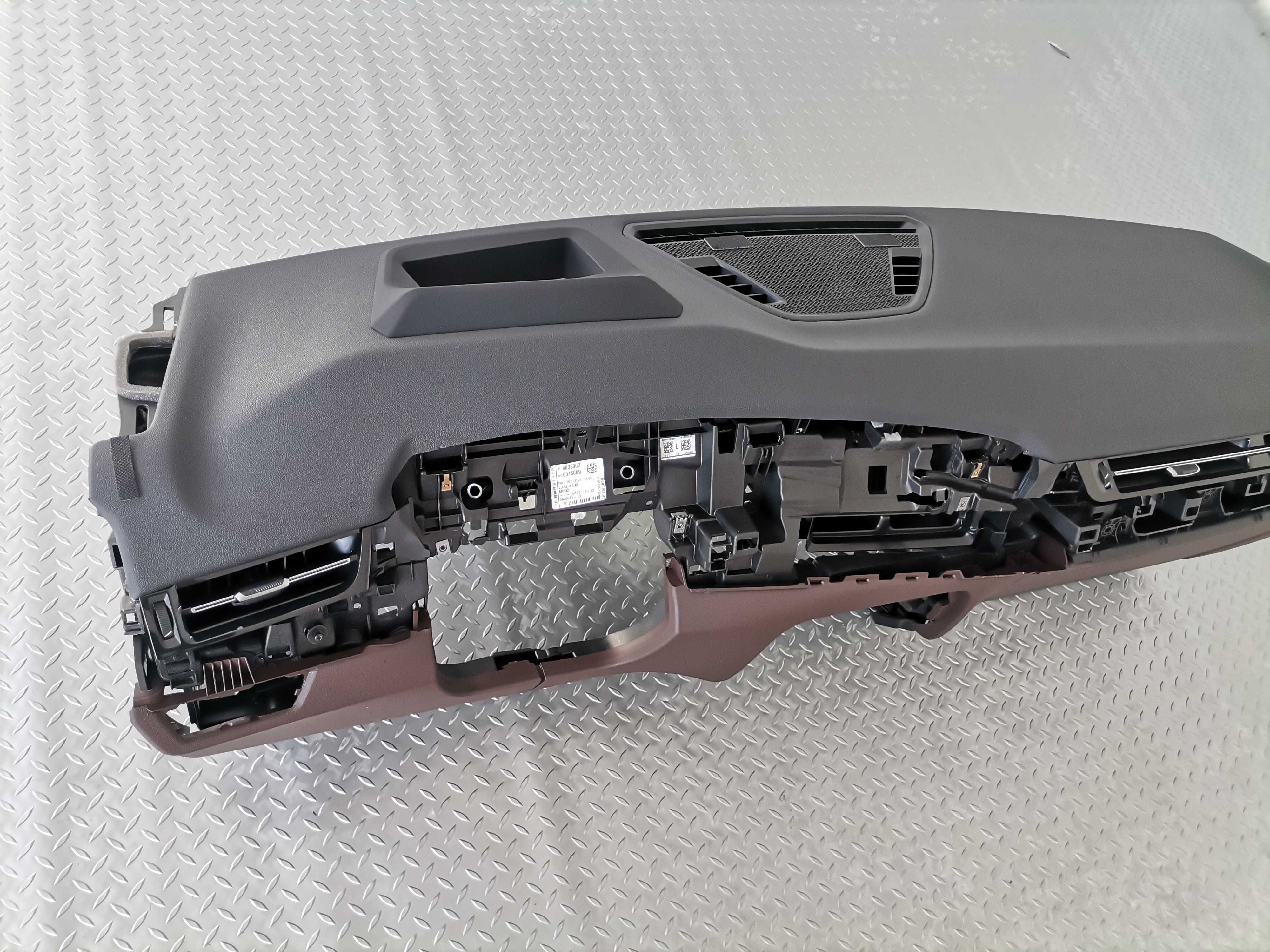 Ново Табло BMW X2 U10 X1 U11 iX1 iX2 HUD Черно + Mokka