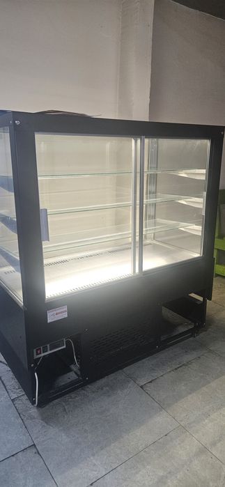 Ветрина холодильник