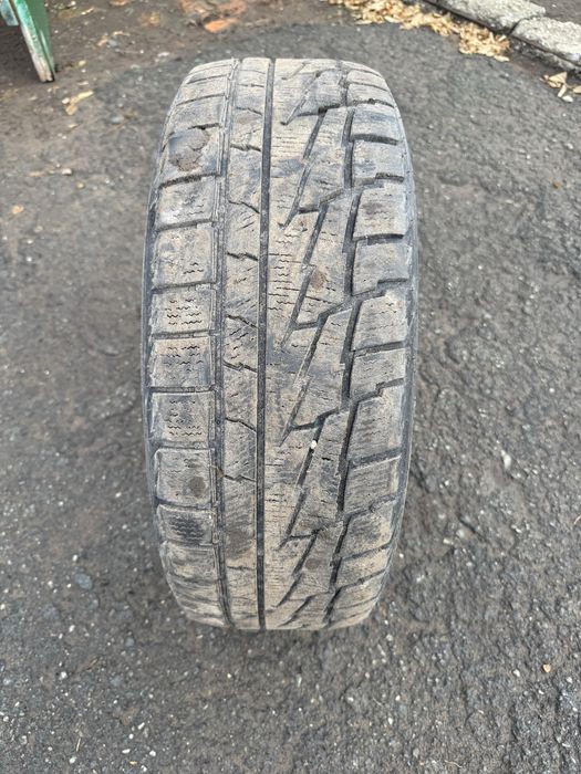 Резина зимняя-летняя 215/55 R17 93V