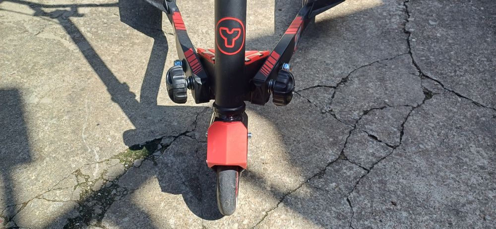 Trotineta Yvolution fliker