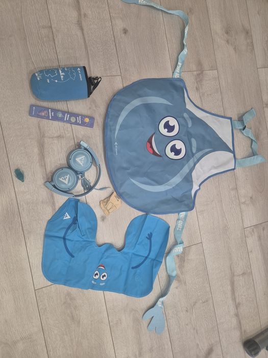 Подарочный набор: наушники, сумочка мягкая, носочки , карандаши  и тл