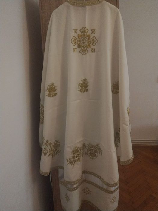 Vesminte preotesti set complet cu acoperaminte.   Detalii pe whatsapp