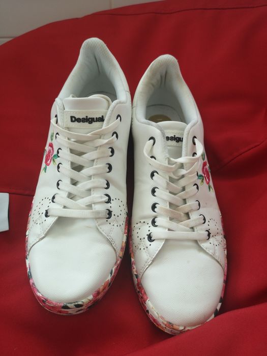 Adidași diferite modele