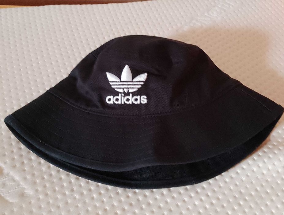Pălărie Adidas nouă