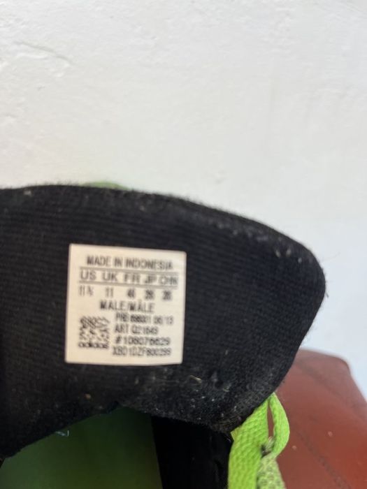 Adidasi marca Adidas