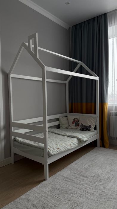 Детская кроватка с матрасом