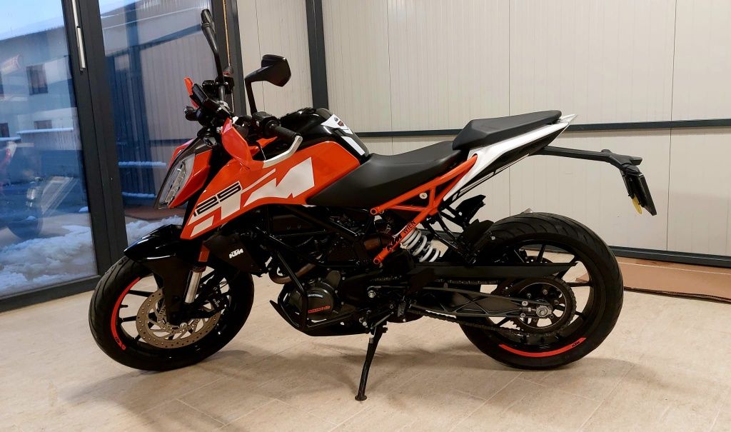 Proprietar vând KTM DUKE 125 an 2020 LED ABS, se conduce cu A1