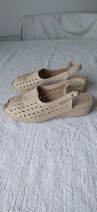 Sandale mărimea 37