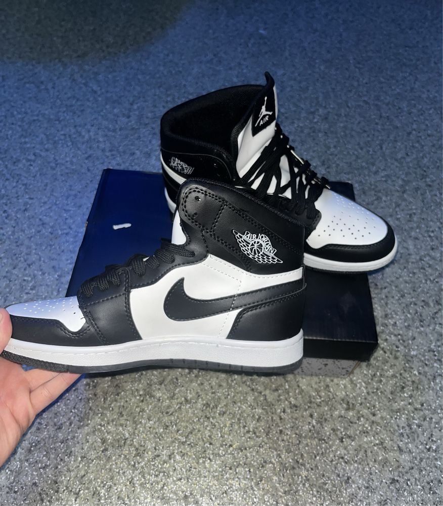 Nike Air Jordan 1 Mid Black and White