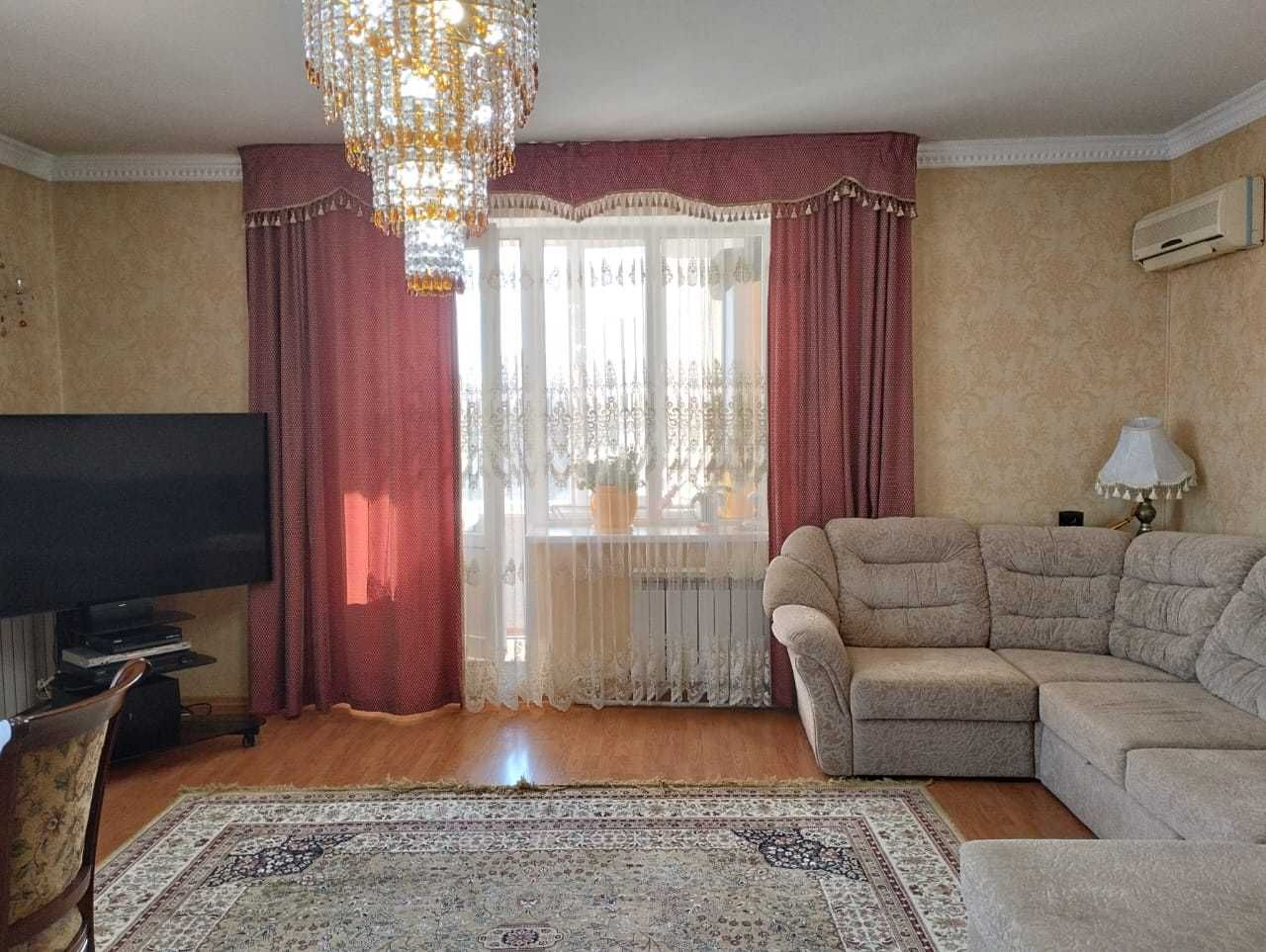 Продам 4 ком квартиру в центре