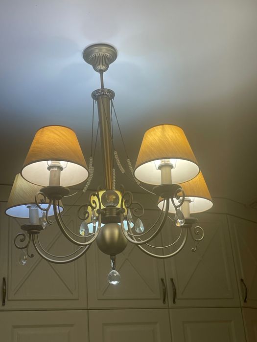 Продам люстру в спальню