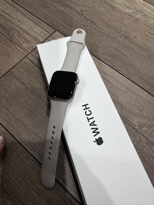 Продам Apple watch SE