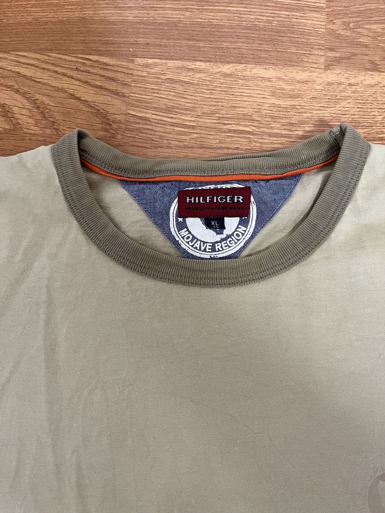 Vând tricou vintage Tommy Hilfiger