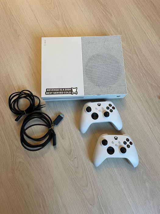 Vând Xbox One S + 7 jocuri