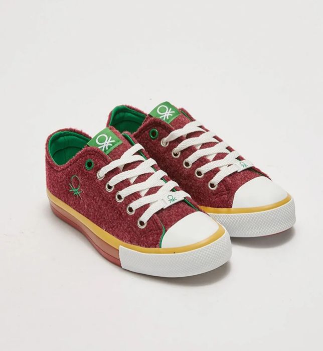 Benetton brend oyoq kiyim sotiladi