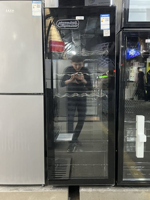 Холодильник для напитков большого размера