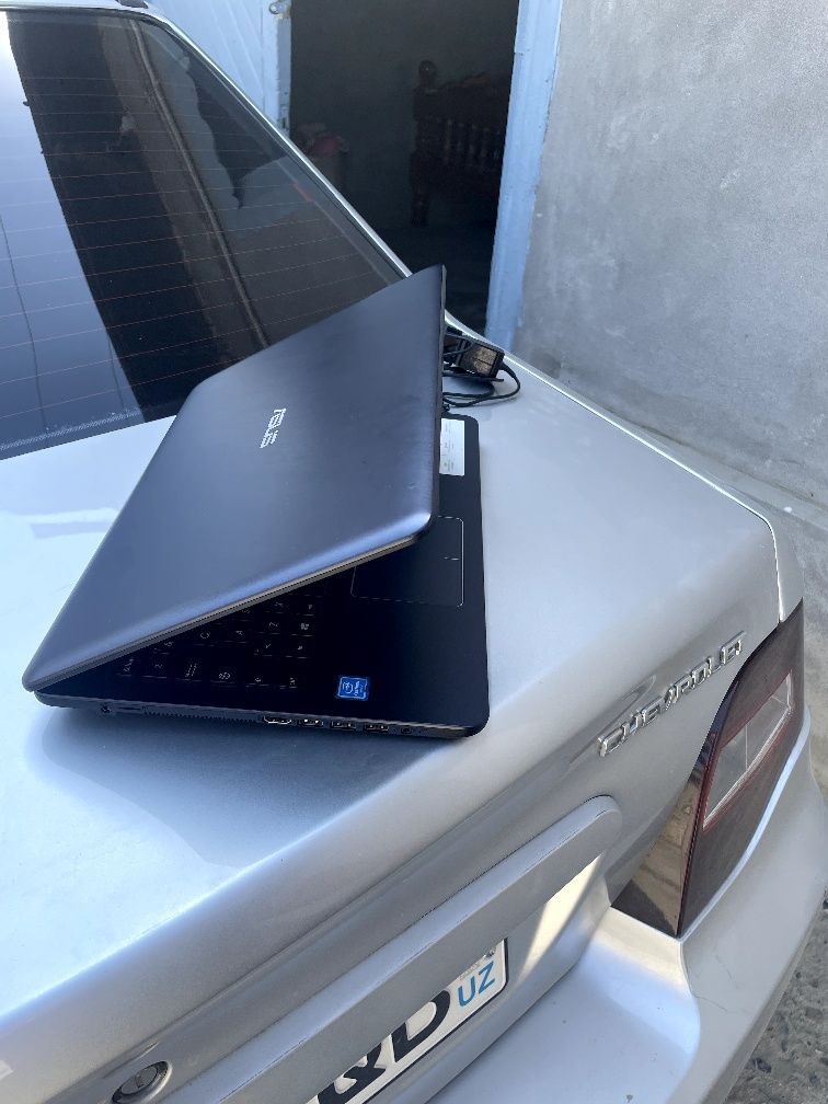 Asus notebook 1tb