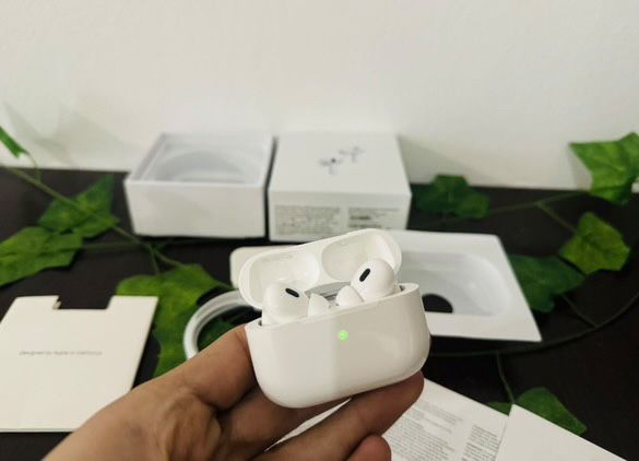 Vand airpods noi fata eticheta
