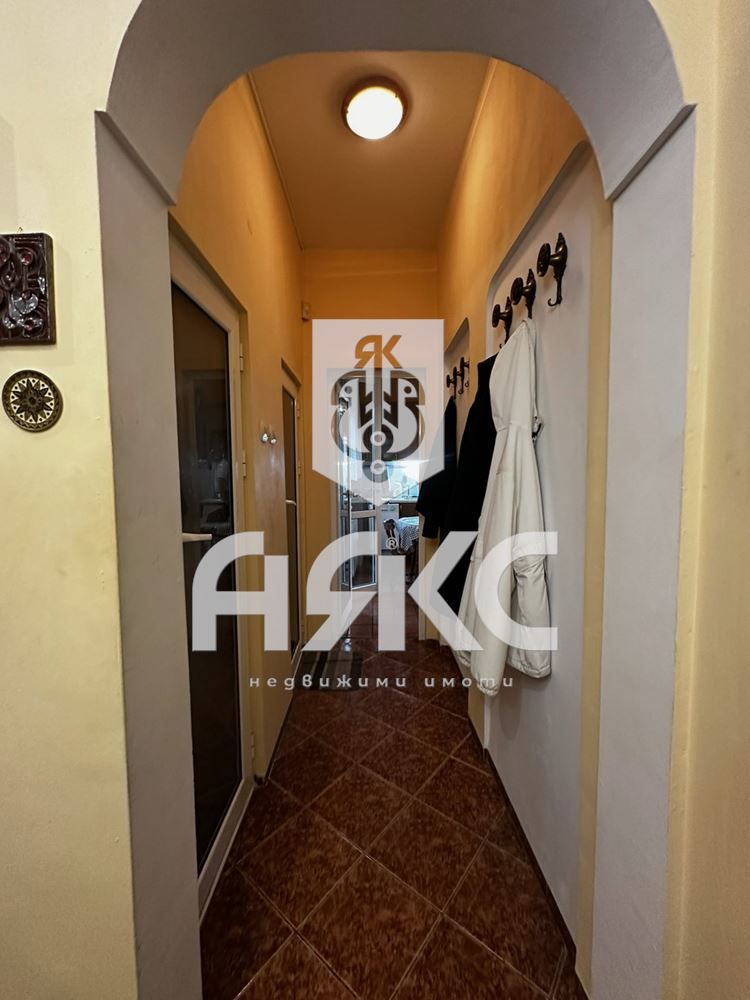 Тристаен обзаведен апартамент под наем