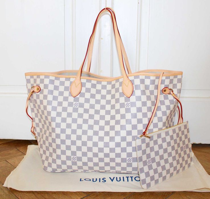 Дамската чанта Louis Vuitton Neverfull