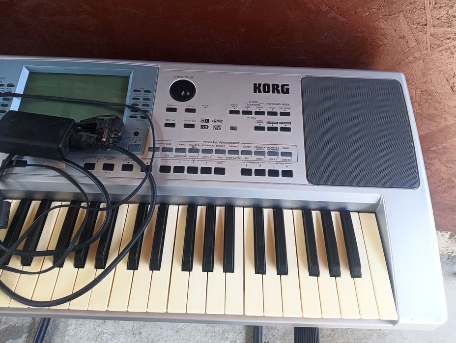 Korg pa 50 sd cu stativ