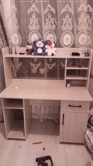 Продам шкаф и парту за 70000тысяч