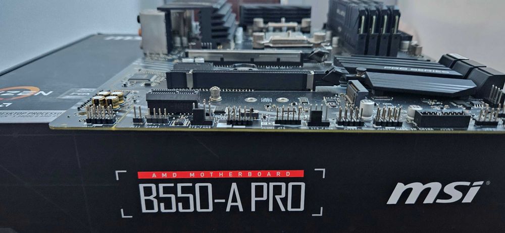 Kit AMD placă de bază + Memorii