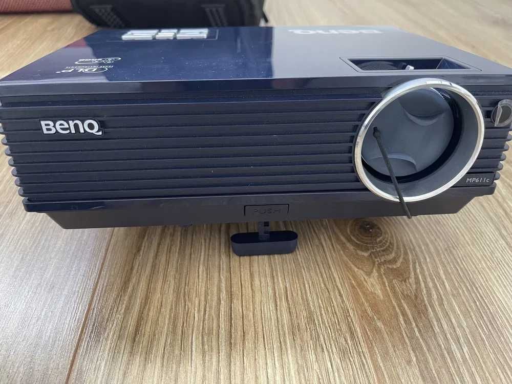 Videoproiector Benq MP611 cu toate accesoriile (Cabluri, telecomanda )