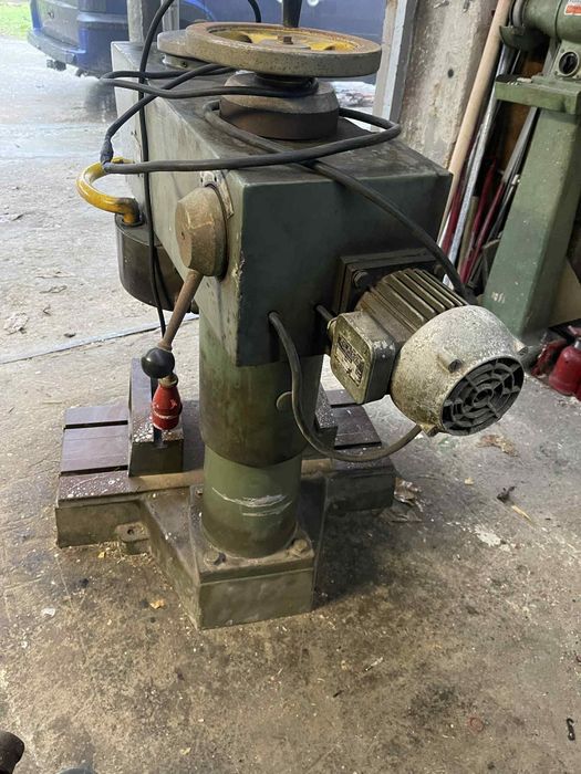 Машина за шлайфане на глави и блокове