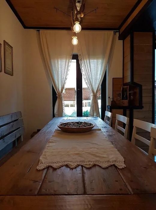 Дава се под наем Къща в Разлог - 180 кв.м за 229.5 € - Снимка #10