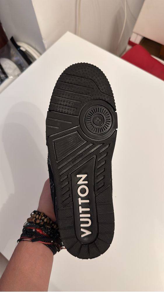 Louis Vuitton trainer sneaker full black NEGOCIABIL
