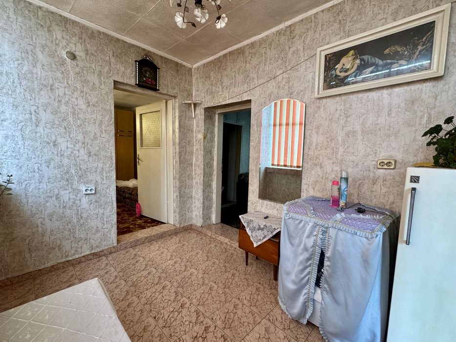 Самостоятелна Къща с Гараж до Очна Клиника “Тасков” , гр. Търговище