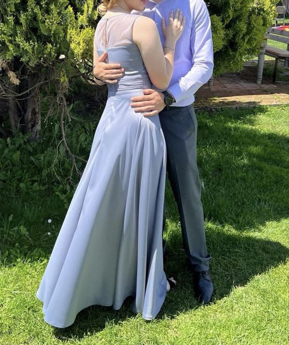 Продавам бална рокля