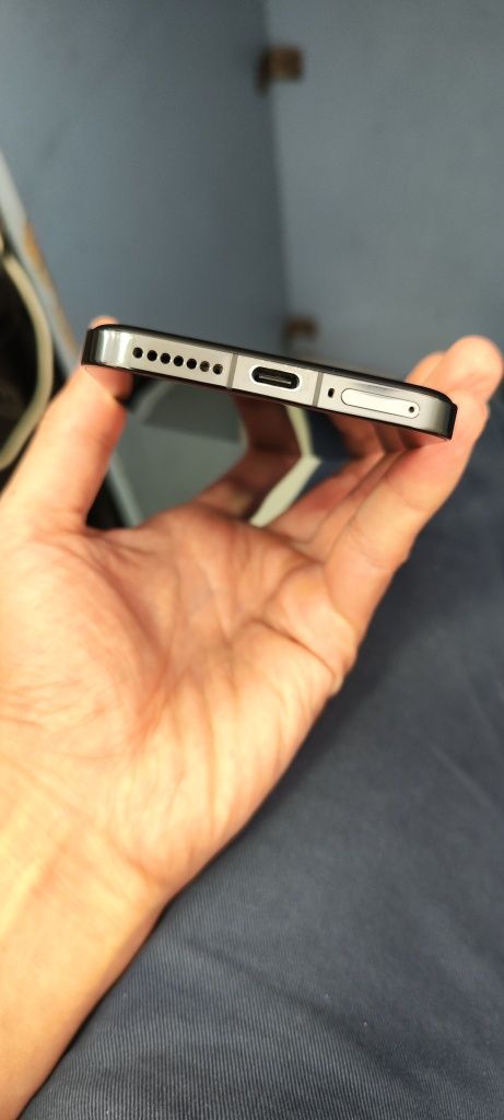Xiaomi 14.   Juda arzon.  16+12/512gb