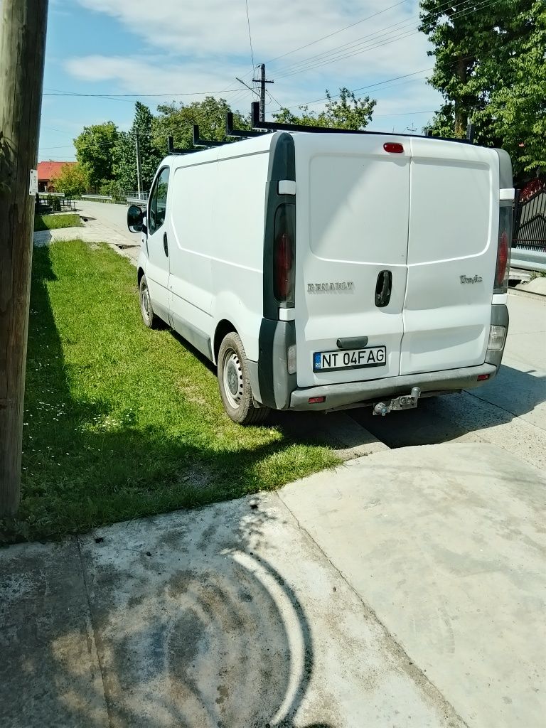 Vând Renault Trafic