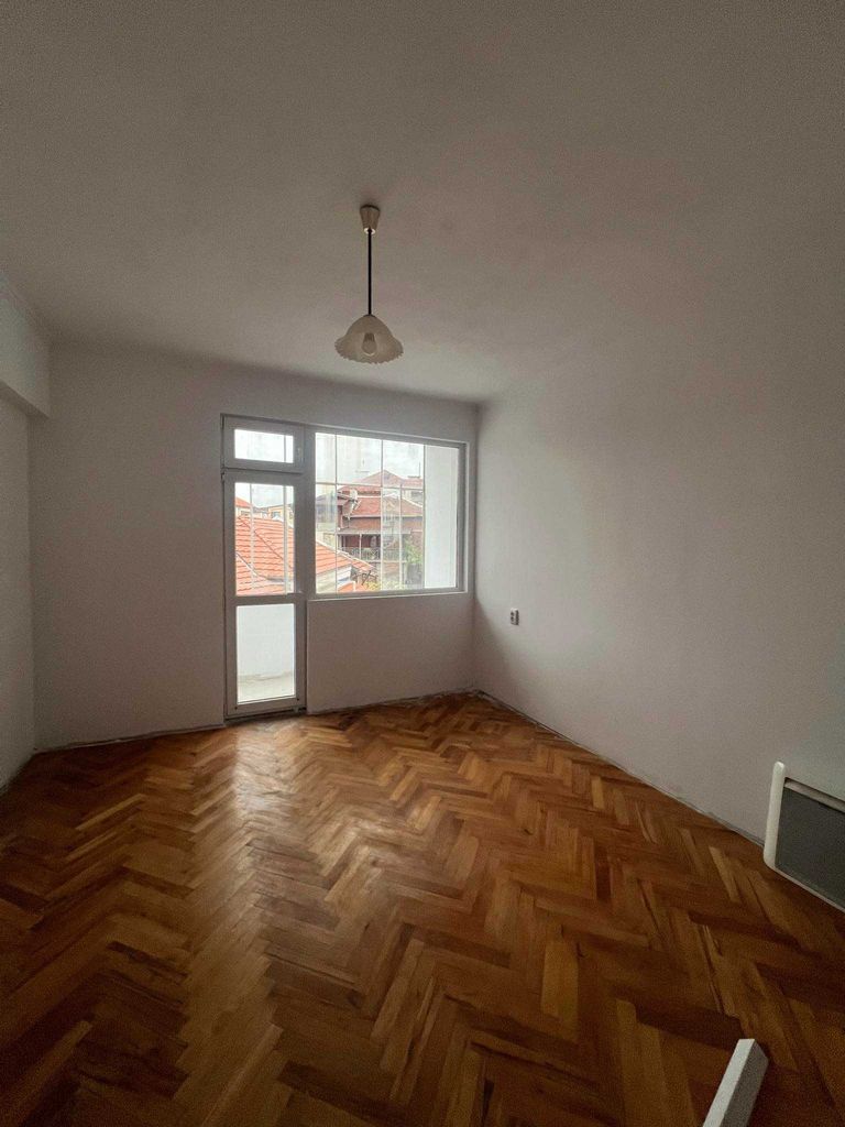 Продава се Тристаен апартамент в Пазарджик, Идеален център - 95 кв.м за 1011 €/кв.м - Снимка #2