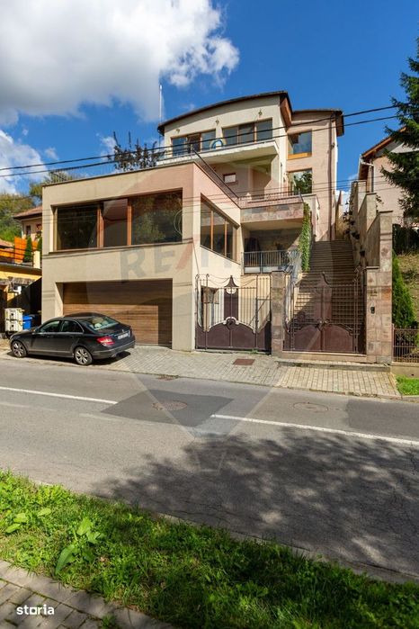 Casă spectaculoasă în Mediaș – reședința antrenorului Cristi Pustai