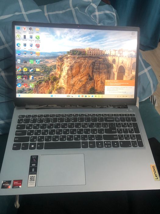 Ноутбук Lenovo в хорошем состояний