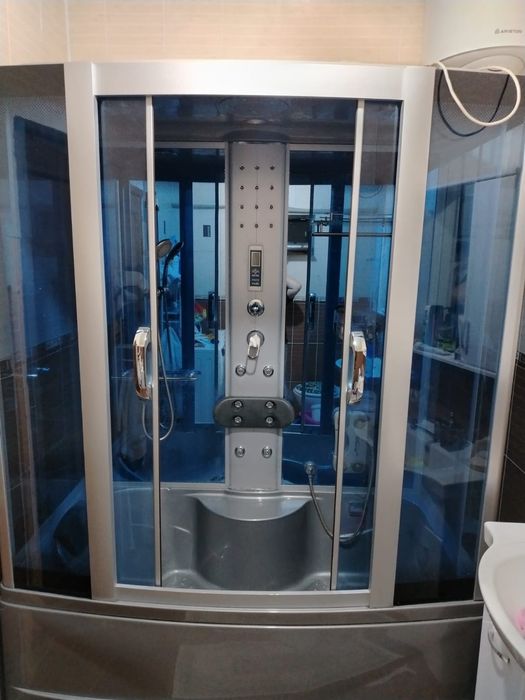 Продам душевой кабина и межкомнатные двери