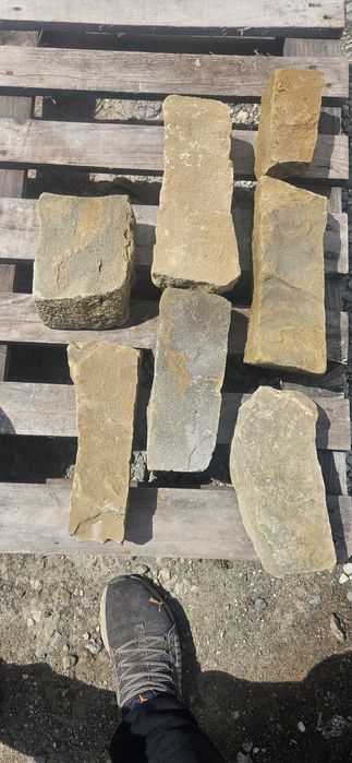 Piatra calup ziduri-cubica