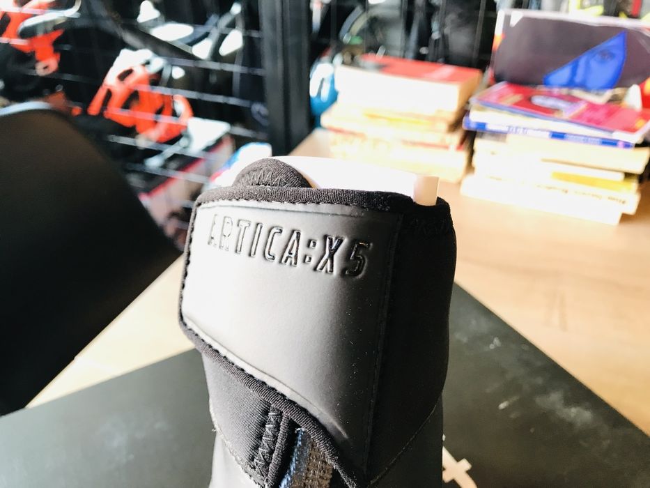 Papuci ciclism Fizik X5 Artica