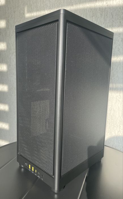 Carcasa Corsair 2000D Airflow impecabila