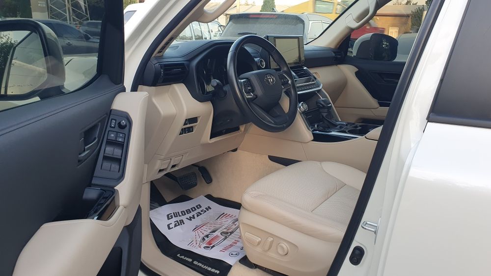 Toyota Land Cruiser.300 3.5Tvin turbo. Yili 2022. Yurgani 49000. Narxi
