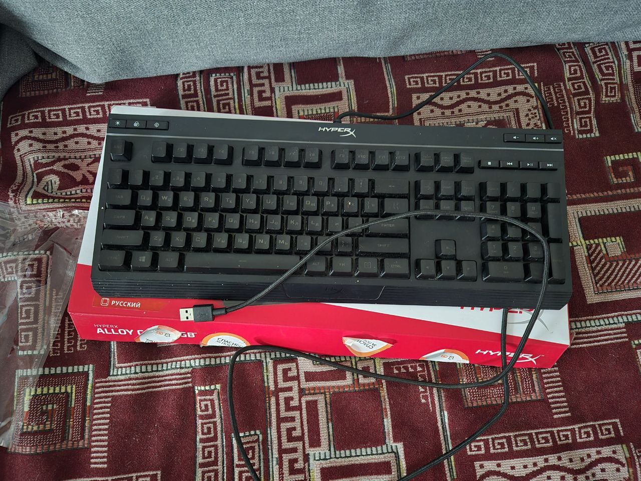 Продам игровую клавиатуру Hyper X,, мембранная, б/у