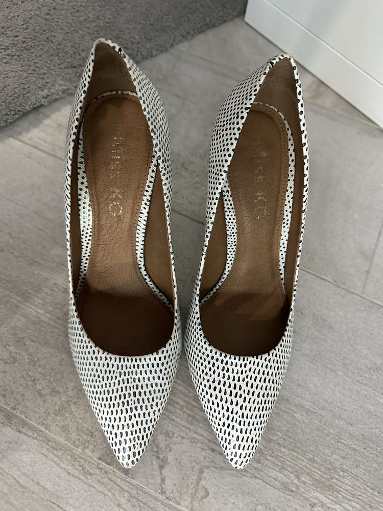 Токчета 37 от Kurt Geiger