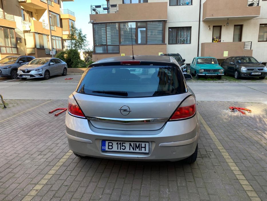opel astra h 1.6 beznina an 2005 merge si arata foarte bine
