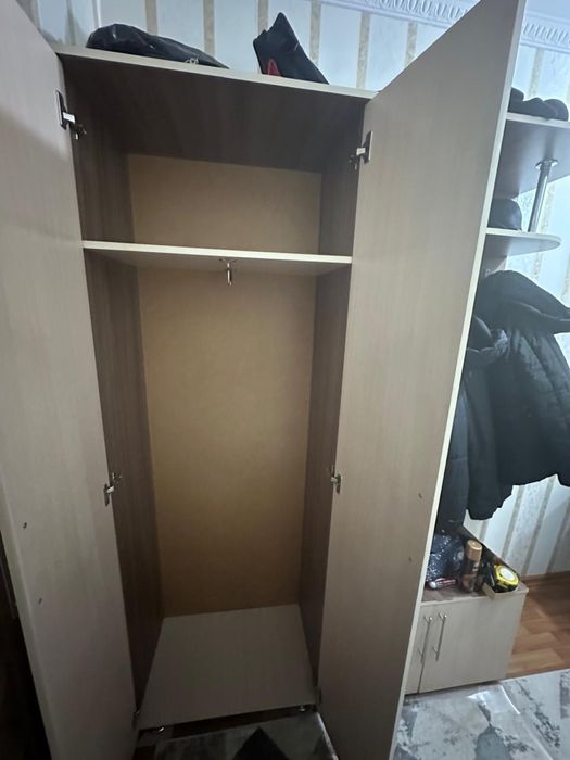 Продам шкаф в прихожую