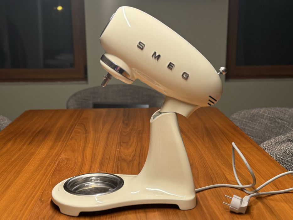 Mixer cu bol SMEG