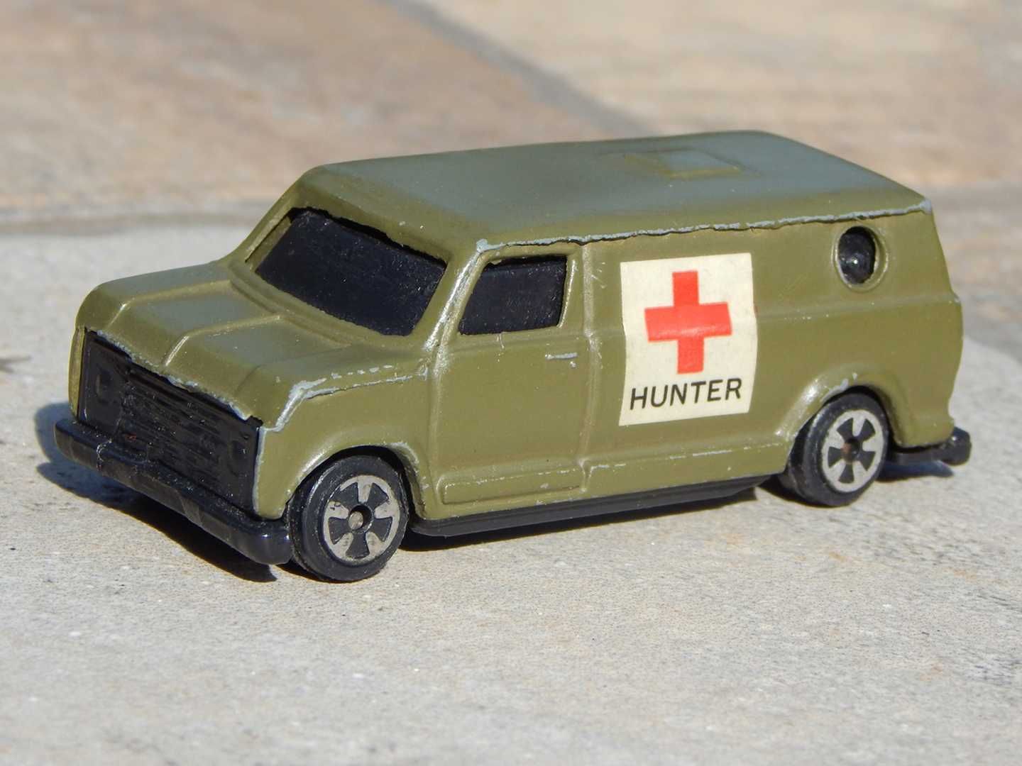 Macheta ambulanta militara Ford Econoline 1975 sc 1:64